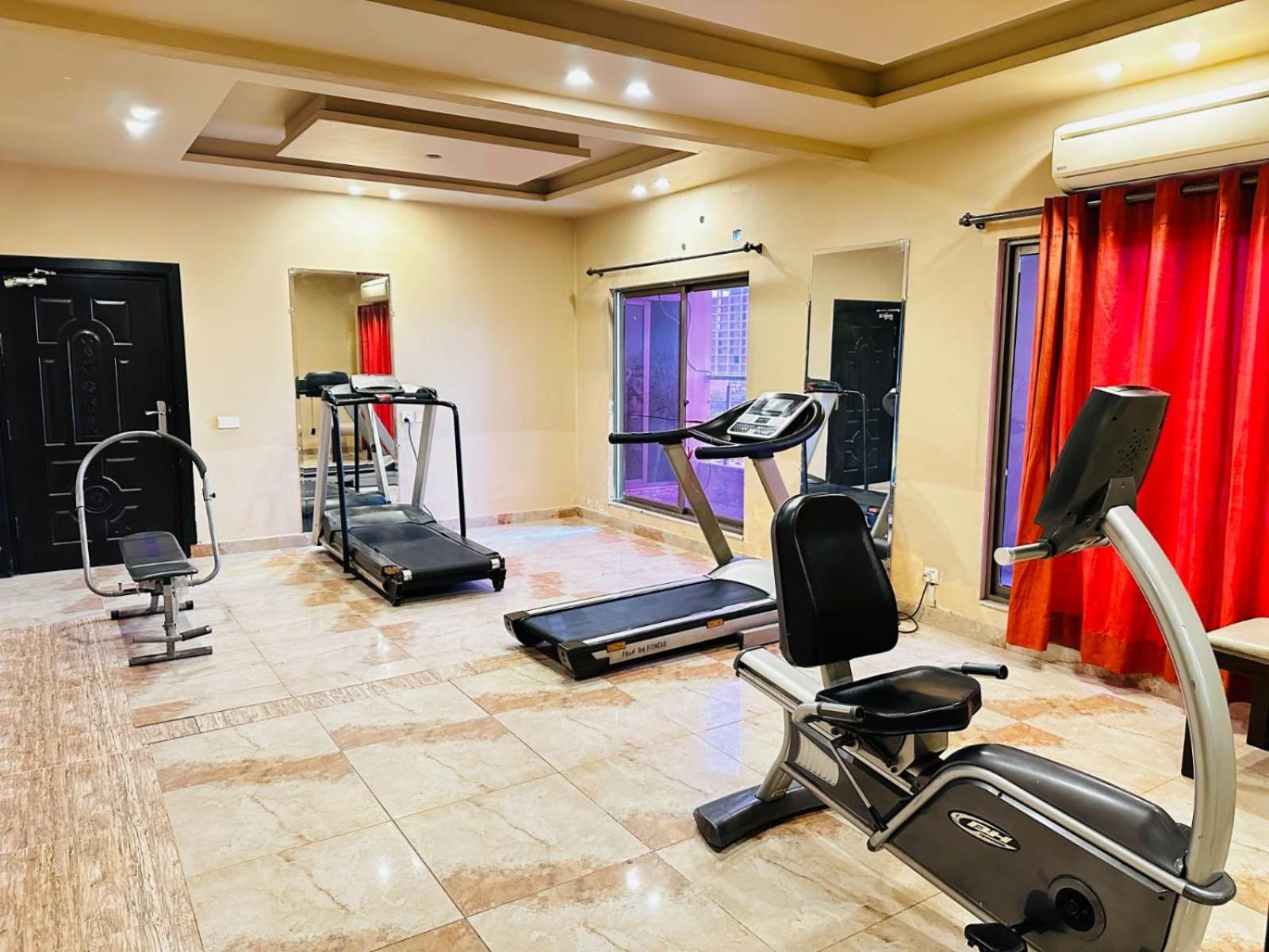 Grand Regent Hotel And Suites Faisalabad Ngoại thất bức ảnh