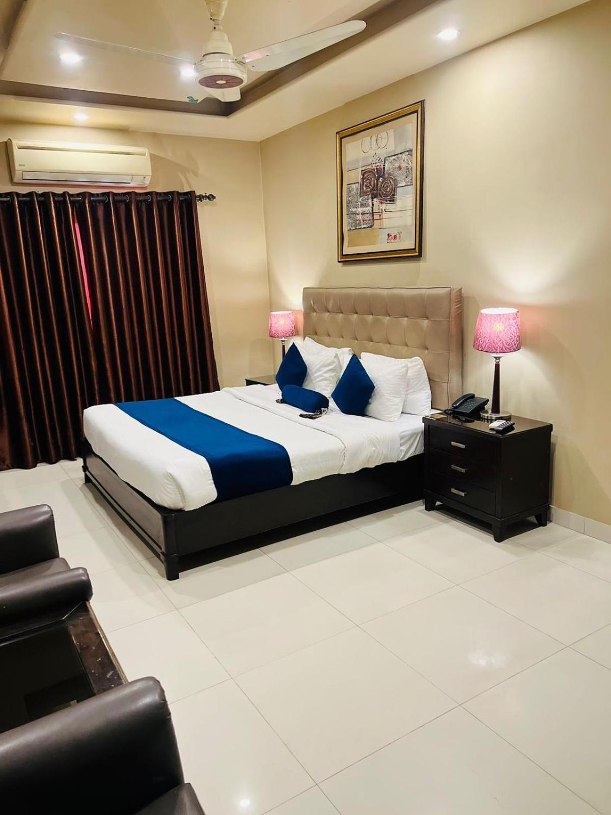 Grand Regent Hotel And Suites Faisalabad Ngoại thất bức ảnh