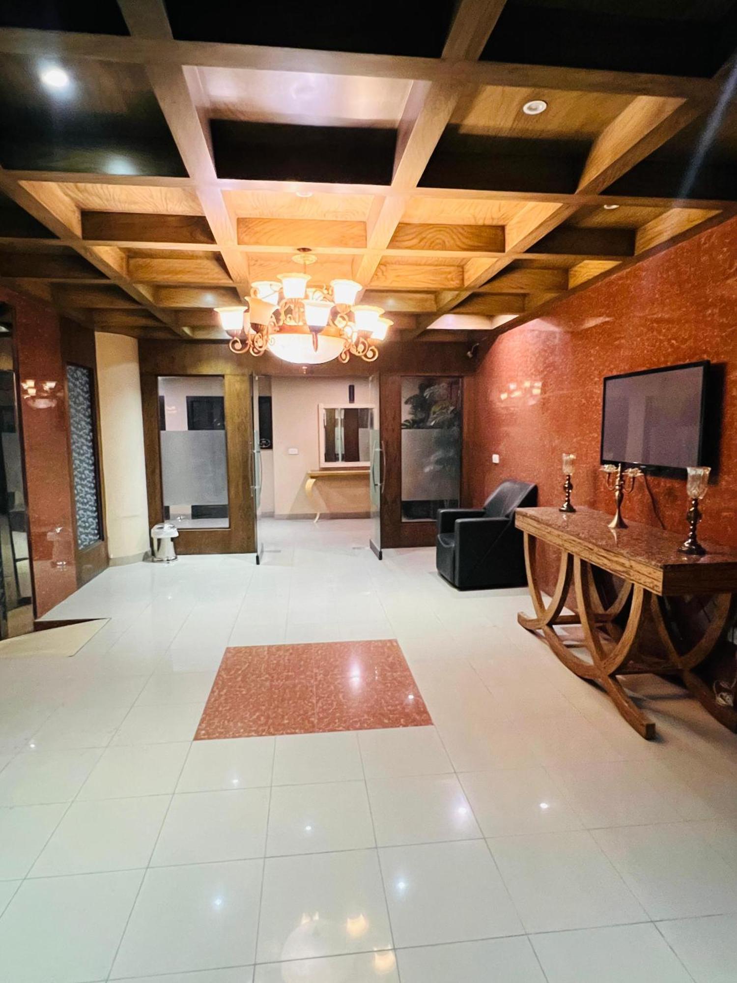 Grand Regent Hotel And Suites Faisalabad Ngoại thất bức ảnh