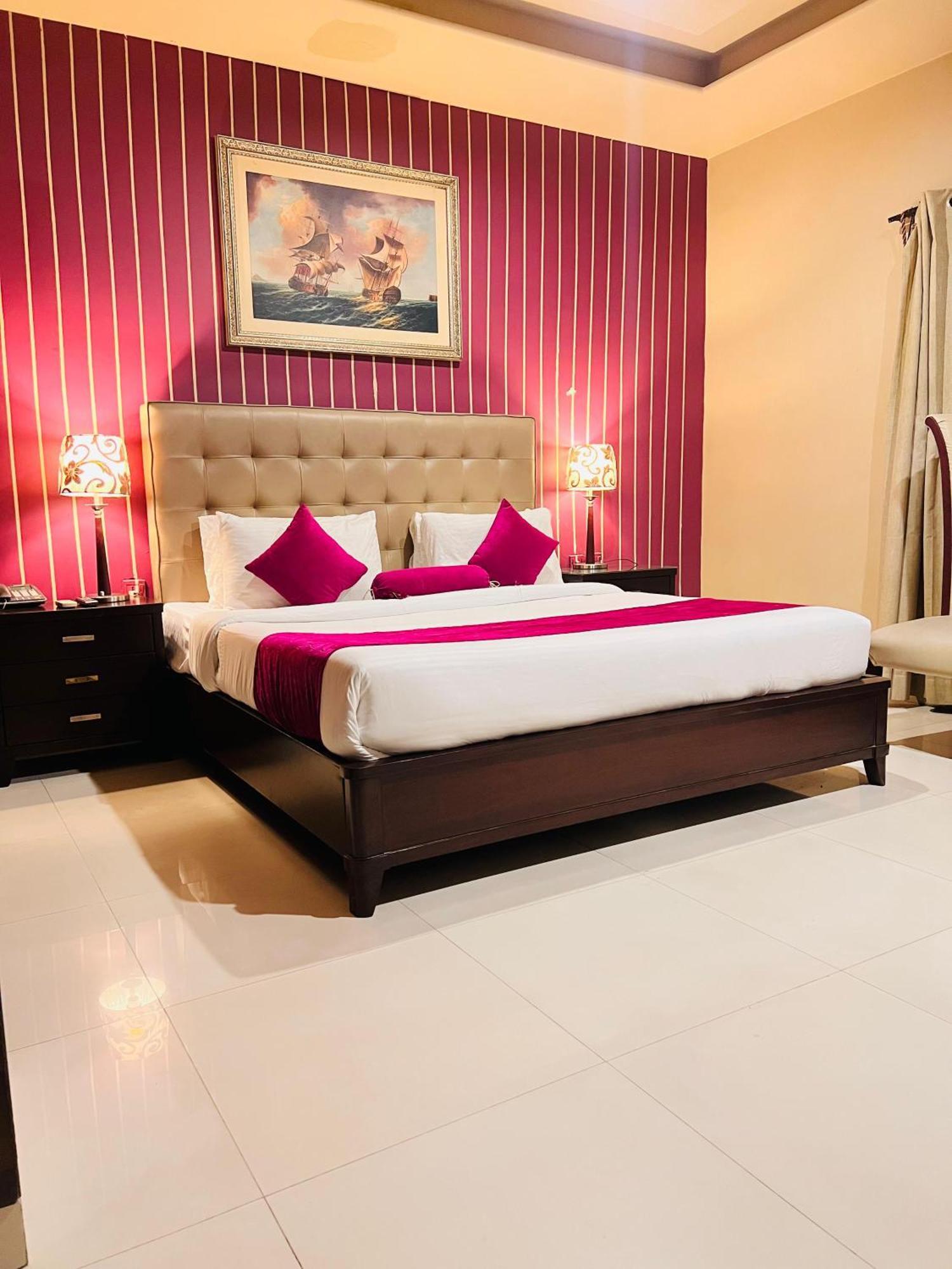 Grand Regent Hotel And Suites Faisalabad Ngoại thất bức ảnh